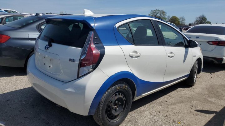 Toyota PRIUS C  2016