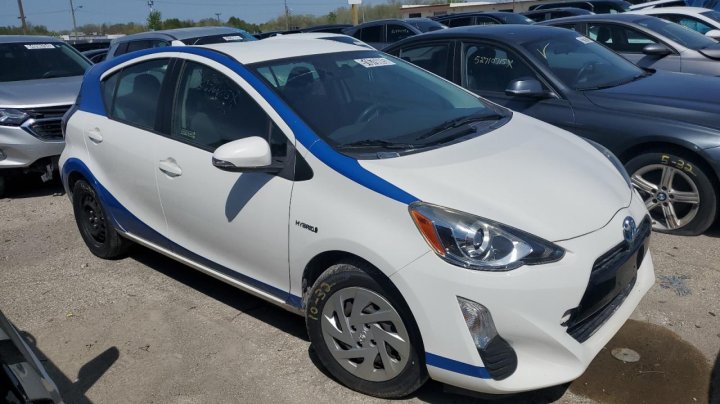 Toyota PRIUS C  2016