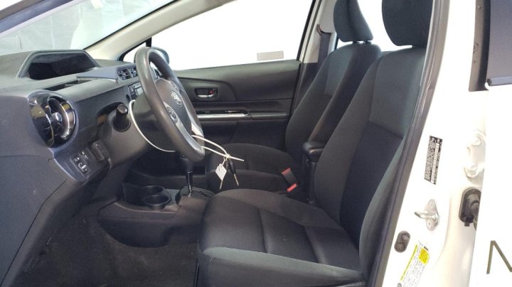 Toyota PRIUS C  2016