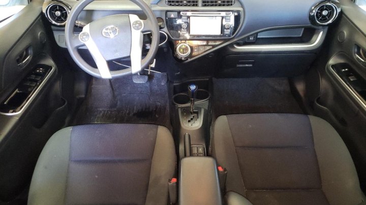 Toyota PRIUS C  2016