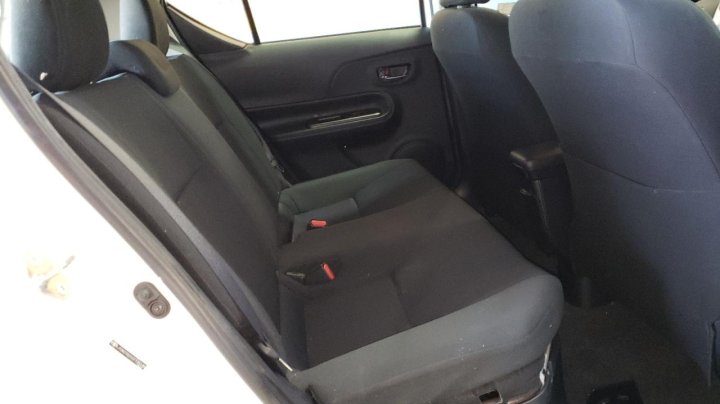 Toyota PRIUS C  2016