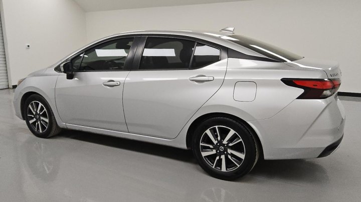 Nissan Versa  2021