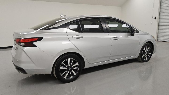 Nissan Versa  2021