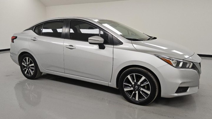 Nissan Versa  2021