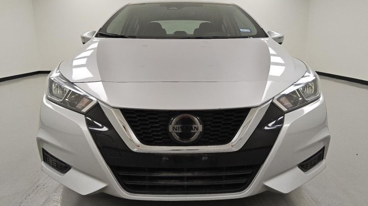 Nissan Versa  2021