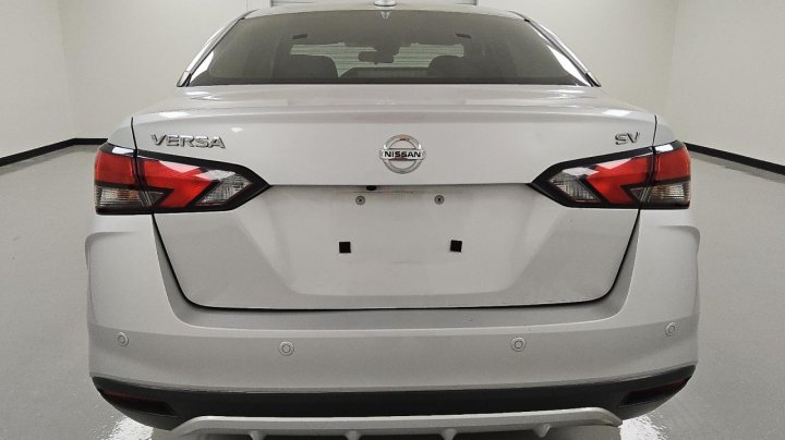Nissan Versa  2021