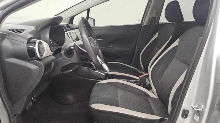 Nissan Versa  2021