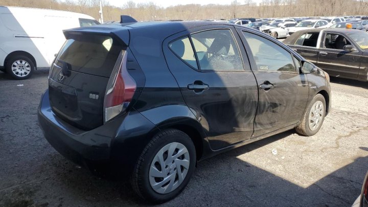 Toyota PRIUS C  2016