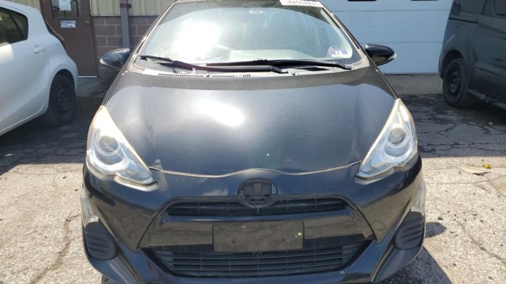 Toyota PRIUS C  2016