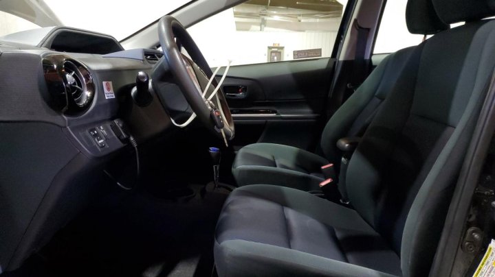 Toyota PRIUS C  2016