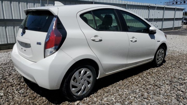 Toyota PRIUS C  2016