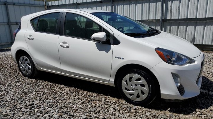 Toyota PRIUS C  2016