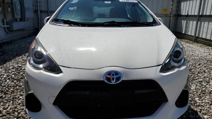 Toyota PRIUS C  2016