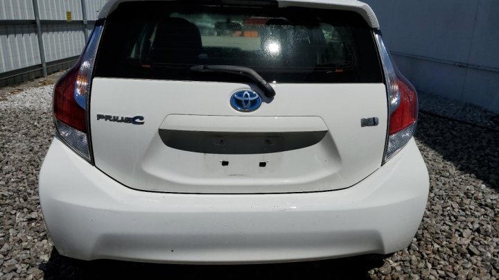 Toyota PRIUS C  2016