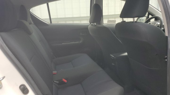 Toyota PRIUS C  2016