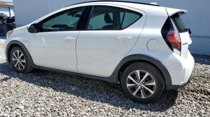 Toyota PRIUS C  2018