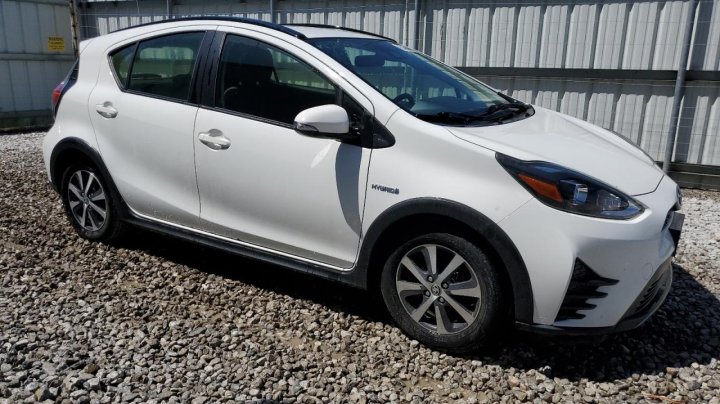 Toyota PRIUS C  2018