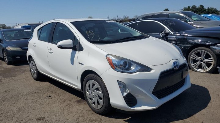 Toyota PRIUS C  2016