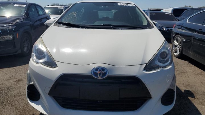 Toyota PRIUS C  2016