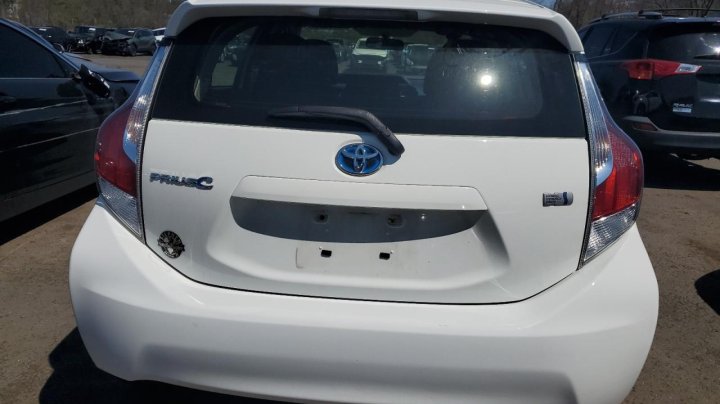 Toyota PRIUS C  2016