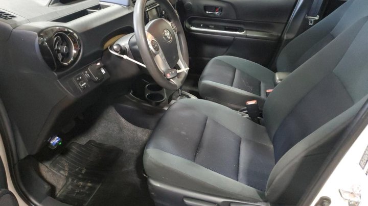 Toyota PRIUS C  2016