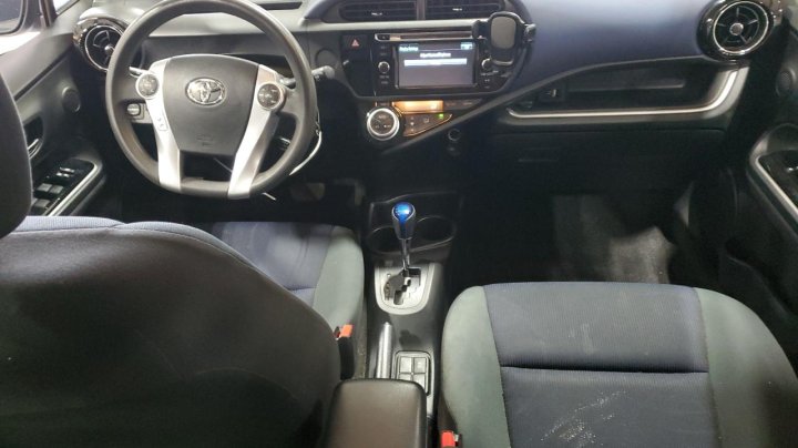 Toyota PRIUS C  2016