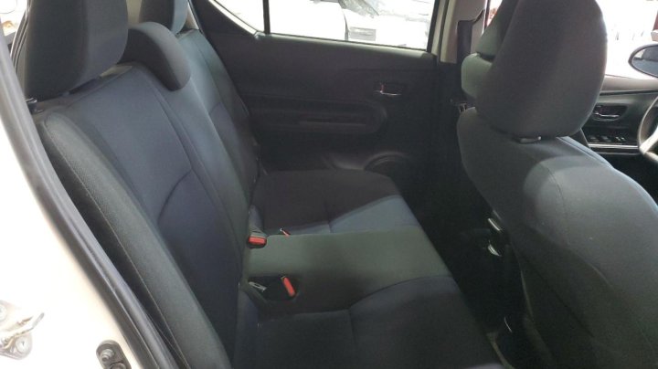 Toyota PRIUS C  2016