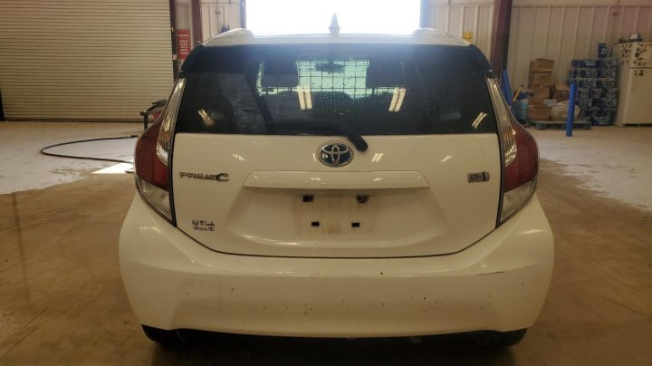 Toyota PRIUS C  2016