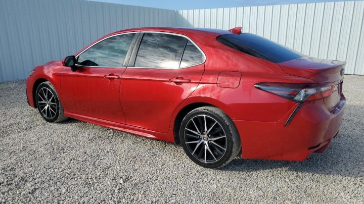 Toyota Camry SE 2021