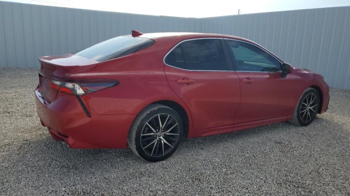 Toyota Camry SE 2021