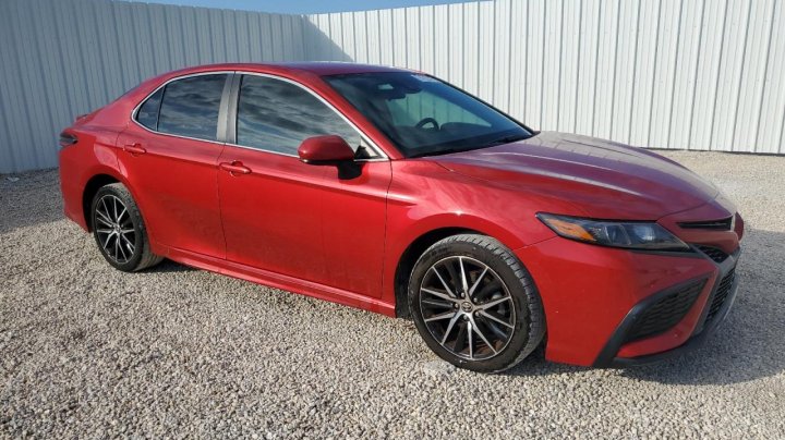 Toyota Camry SE 2021