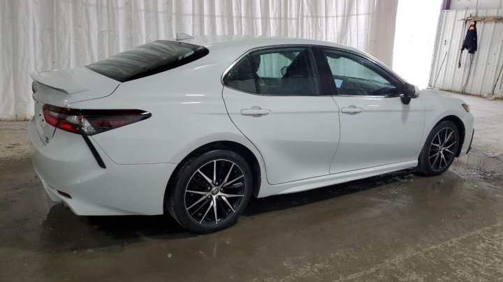 Toyota Camry SE 2022