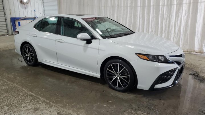Toyota Camry SE 2022