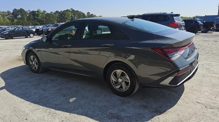 Hyundai Elantra  2024