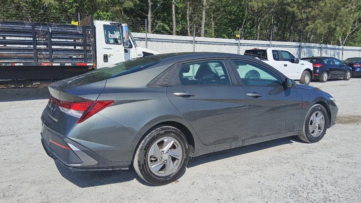 Hyundai Elantra  2024