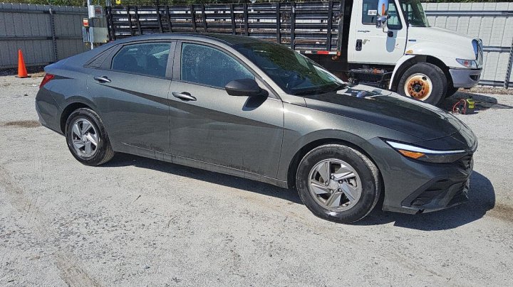 Hyundai Elantra  2024