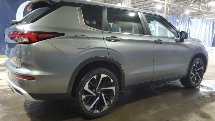 Mitsubishi Outlander  2022