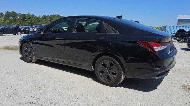 Hyundai Elantra  2021
