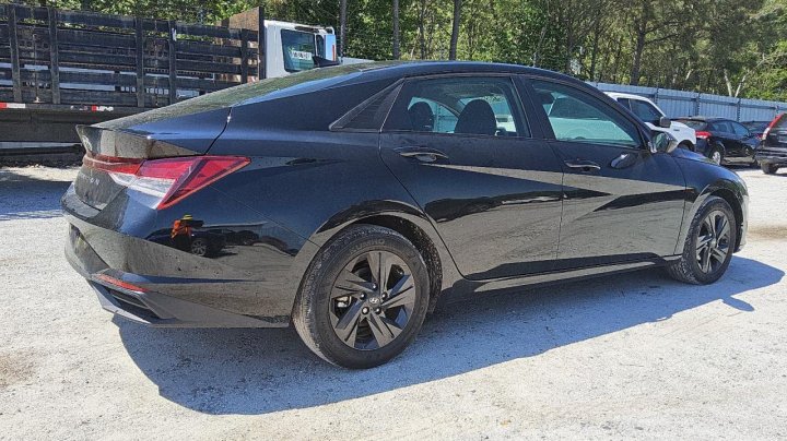 Hyundai Elantra  2021