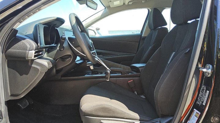 Hyundai Elantra  2021
