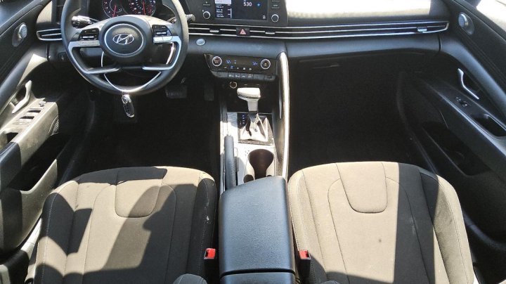 Hyundai Elantra  2021
