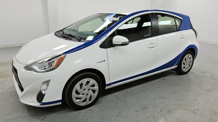 Toyota PRIUS C  2016