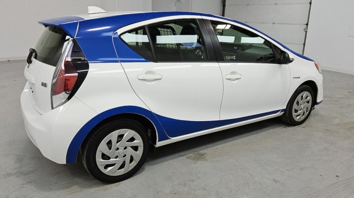 Toyota PRIUS C  2016