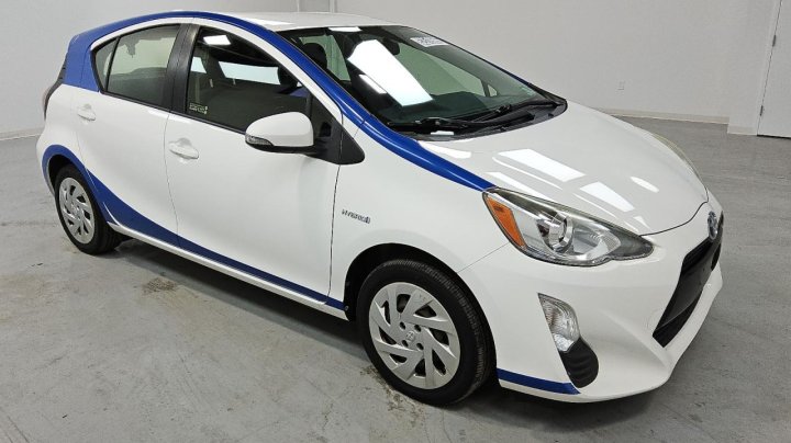 Toyota PRIUS C  2016