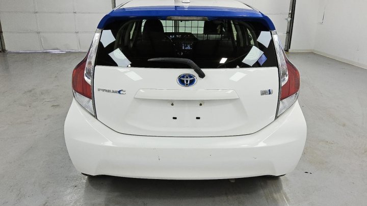 Toyota PRIUS C  2016