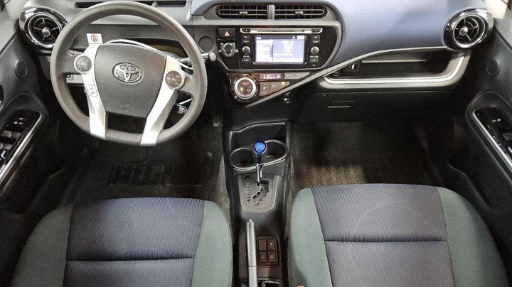 Toyota PRIUS C  2016