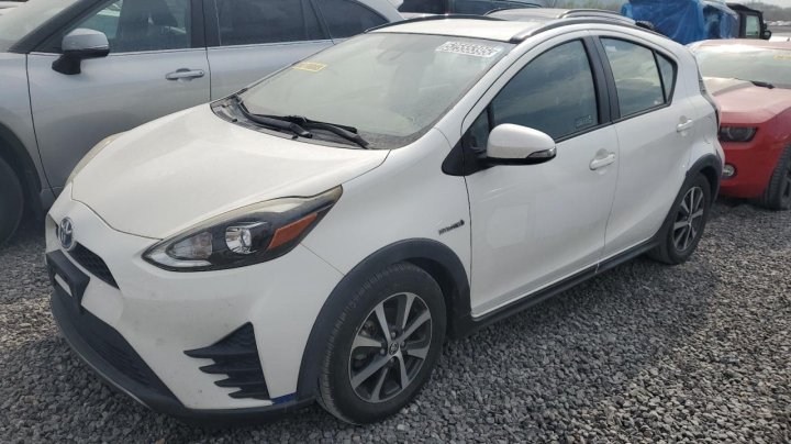 Toyota PRIUS C  2018