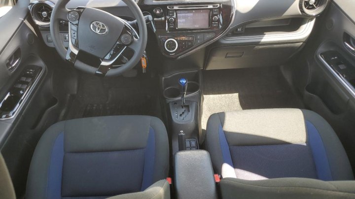 Toyota PRIUS C  2018