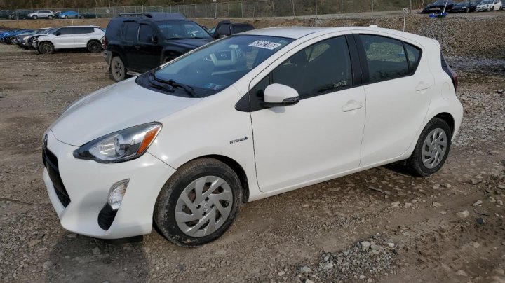 Toyota PRIUS C  2016