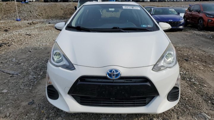 Toyota PRIUS C  2016